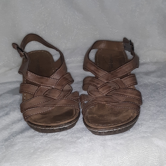 Cute and Comfortable sandals - Picture 2 of 7